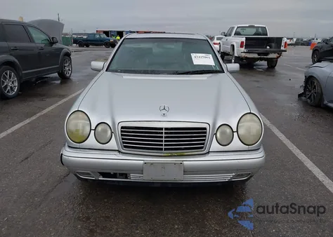 1998 Mercedes-Benz E 320 z USA, uszkodzony, nr VIN WDBJF65F4WA683664